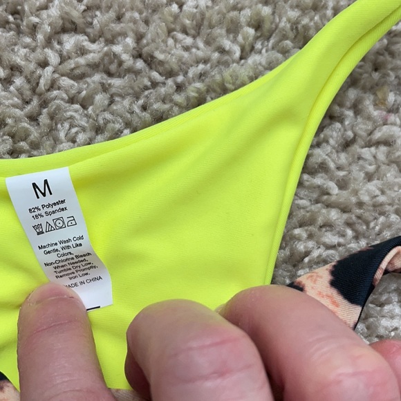 Bikini - Picture 5 of 10